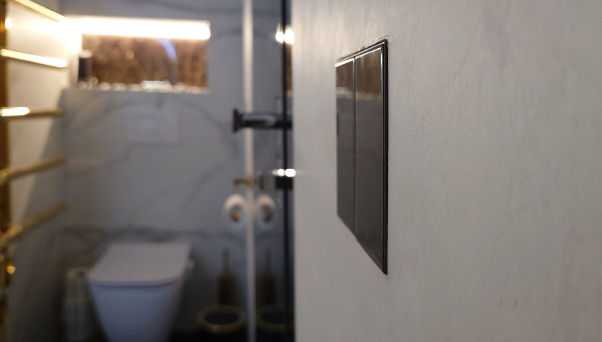 Rodinný dům Kolomuty: koupelna — detail vybavení